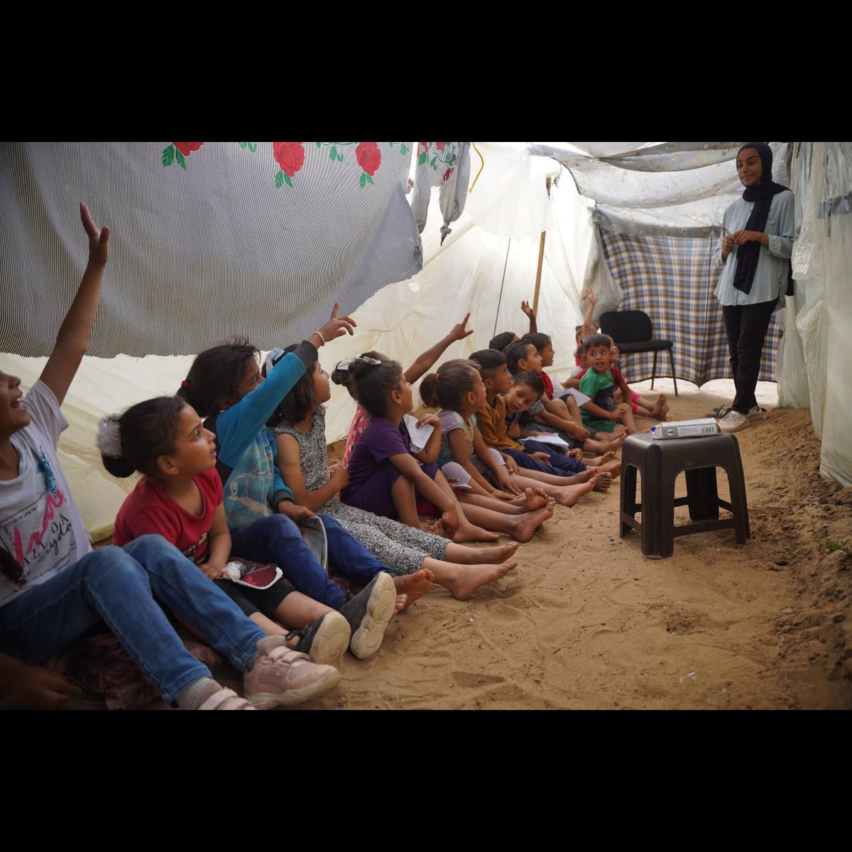 Education in Gaza: Classrooms Amid Tents and Virtual Reality Experiments